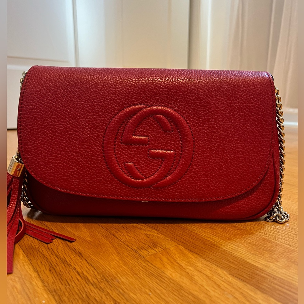 Gucci Pebbled Calfskin Medium Soho Flap Crossbody Vibrant Red